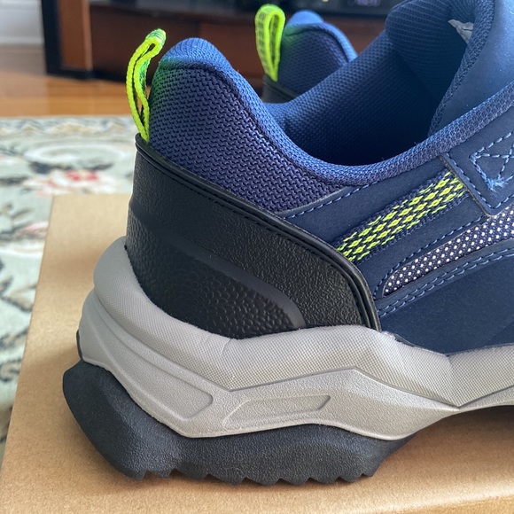 Smith’s hiking sneakers - Picture 4 of 15